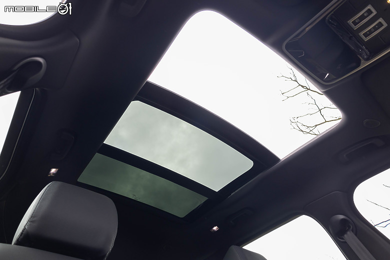Range Rover Velar 新年式試駕|主流中的感性選擇,依舊散發與眾不同的優美身段!