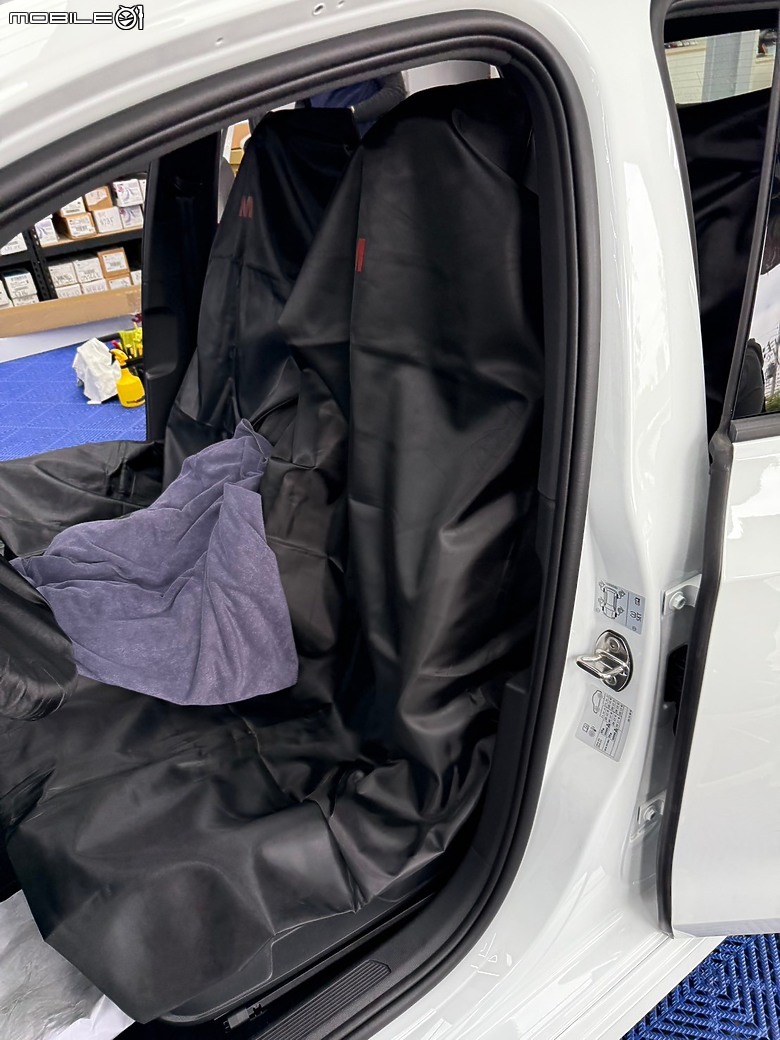 點我看大圖 都市野獸 Golf R 、低調奢華 3M極透+極黑
