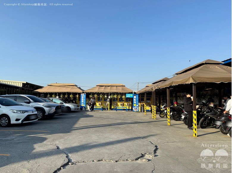高雄梓官｜嘎逼&牛奶互動園區＿近距離與水豚、狐獴互動親子景點