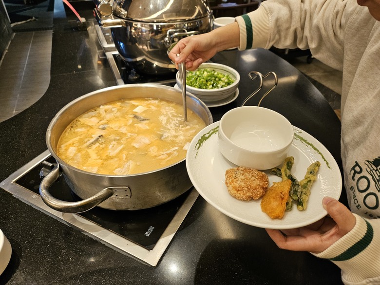 【小惡魔畫蛇添福】連兩天的回娘家大餐 - 饗食天堂 (桃園店) v.s 漢來海港 (天母Sogo店)