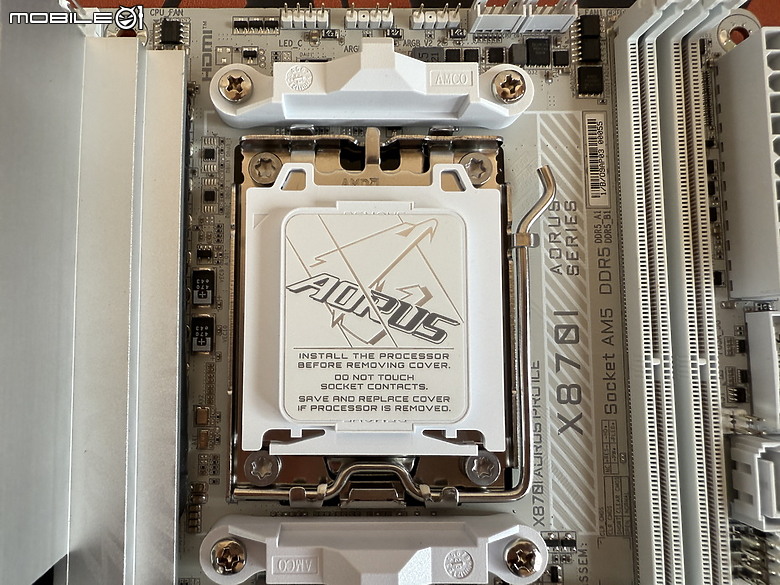 ITX/MATX 白色小海景好夥伴X870I AORUS PRO ICE 開箱