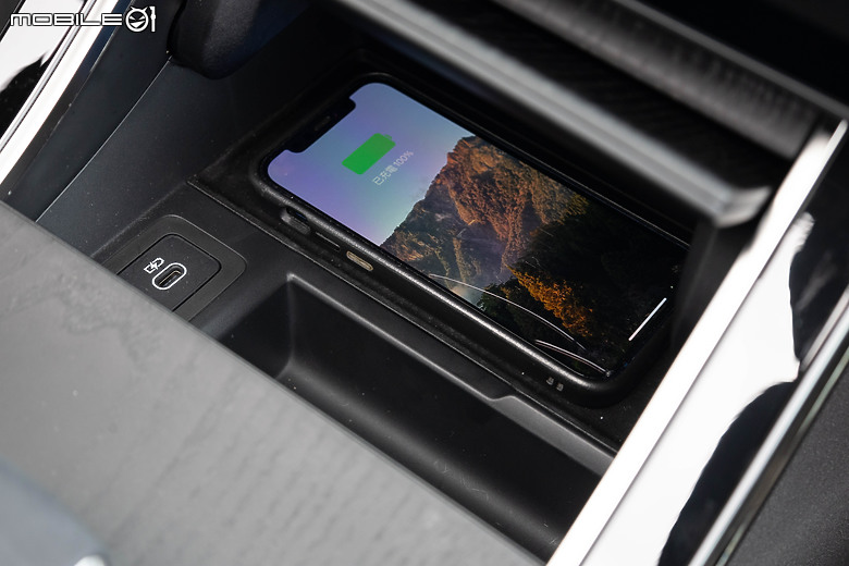 Range Rover Velar 新年式試駕|主流中的感性選擇,依舊散發與眾不同的優美身段!