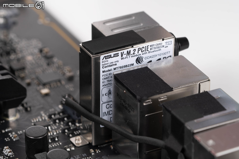 ROG STRIX B850 GAMING-F WiFI 主機板開箱實測 在主流等級提供雙 PCIe Gen 5 SSD 插槽頂規配置