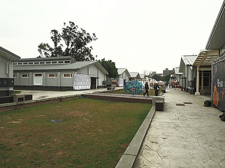 忠貞新村文化園區、異域故事館、太武新村眷村文化園區、中原文創園區、中庄吊橋與大漢溪山豬湖生態親水園區,吃吃喝喝之阿嬌米干與久留米日式咖哩 — 寒流來襲之中壢大溪一日遊