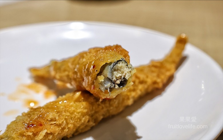點我看大圖 超狂的牛排店,有超豐富的吃到飽自助吧,連義式手工披薩、越式牛肉河粉都是吃到飽