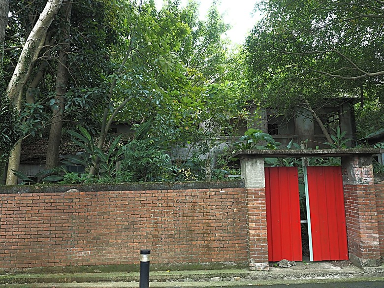 忠貞新村文化園區、異域故事館、太武新村眷村文化園區、中原文創園區、中庄吊橋與大漢溪山豬湖生態親水園區,吃吃喝喝之阿嬌米干與久留米日式咖哩 — 寒流來襲之中壢大溪一日遊
