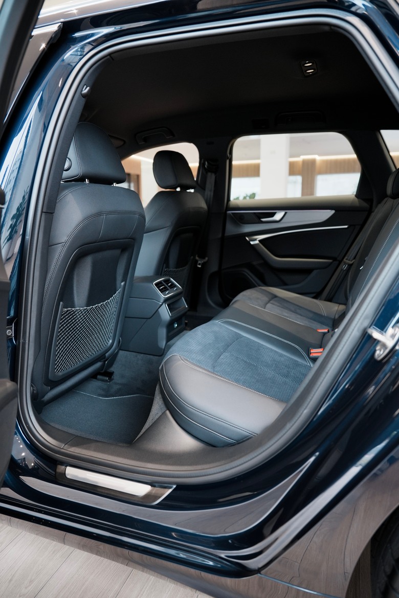 無垠藍圖，勾勒優雅馭行——Audi A6 Avant 40 TFSI S line｜金屬無垠藍 Firmament Blue 5U｜實車分享