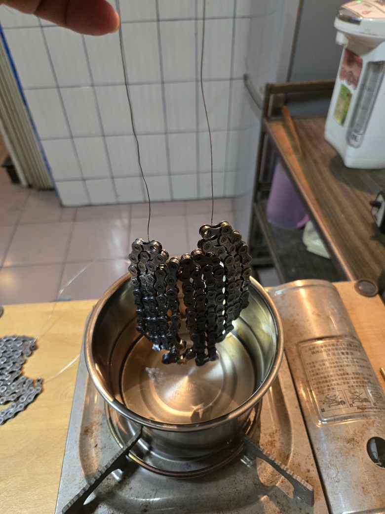 [DIY]自己DIY用石蠟給鍊條潤滑