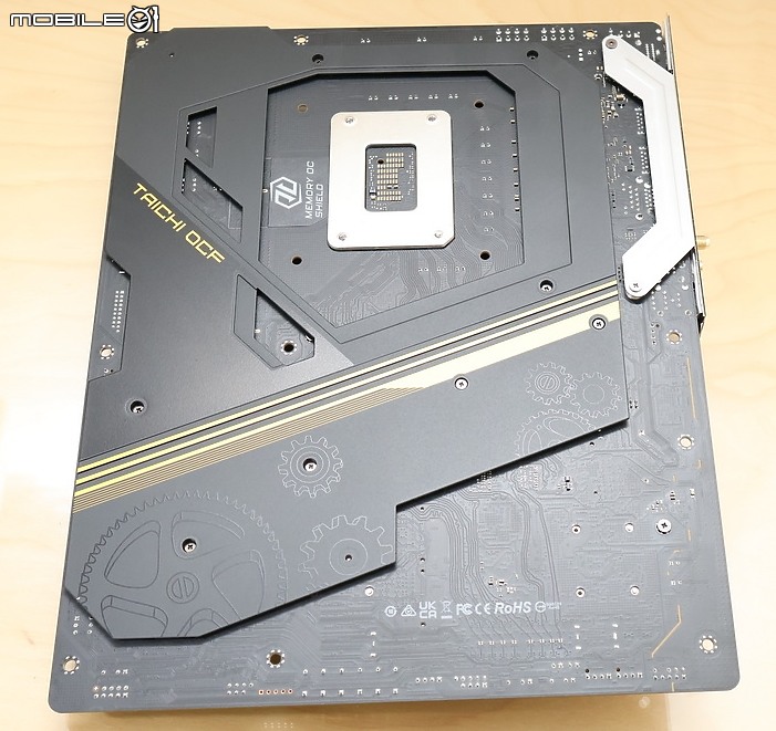 點我看大圖 10年磨一劍 OCF 回歸整併太極 ASR 華擎 Z890 Taichi OCF 開箱
