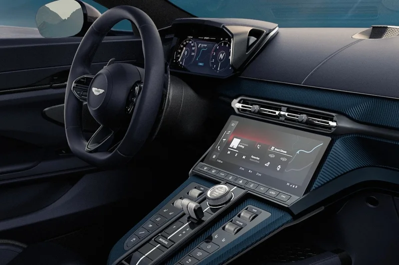 完全不意外的掀頂操作,Aston Martin Vantage發表敞篷車型!