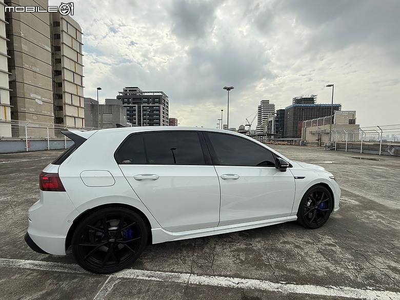 點我看大圖 都市野獸 Golf R 、低調奢華 3M極透+極黑