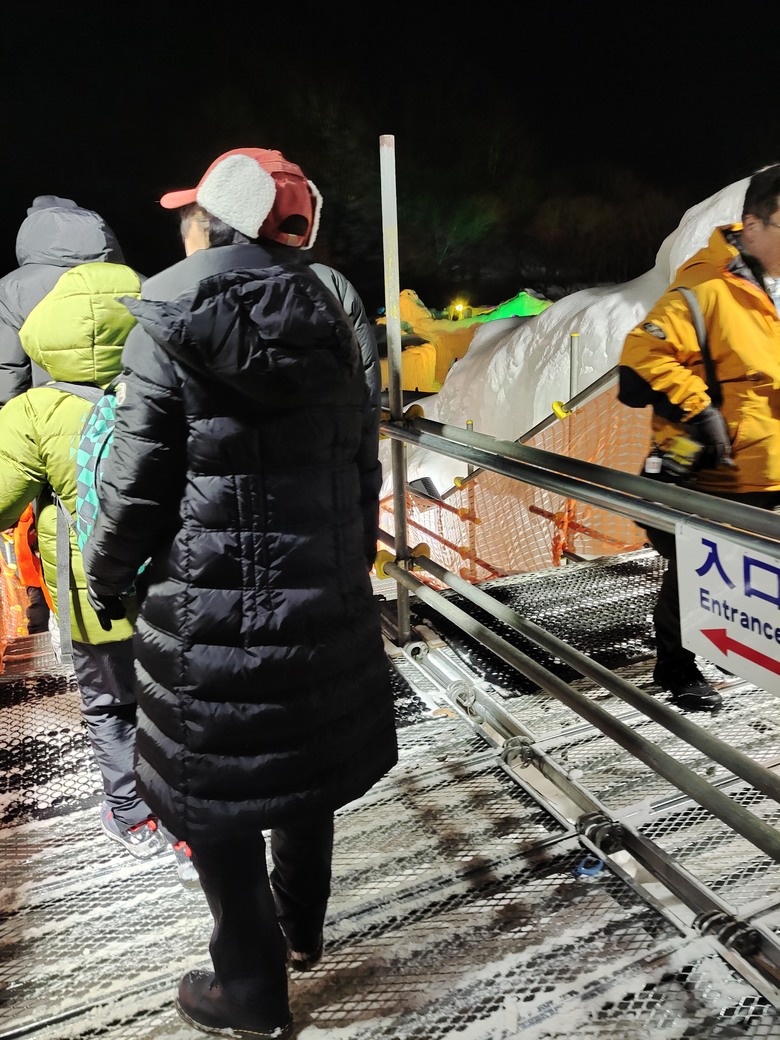 【小惡魔畫蛇添福】我們家的5天4夜日本行 - Day3 - 冰上釣魚 / 網走流冰船AURORA號 / 冰瀑季(50周年) / 層雲峽大雪飯店