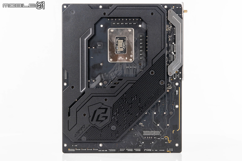 華擎 PHANTOM GAMING Z890 NOVA WIFI 主機板開箱實測 以雙生旗艦配置提供不同視覺選擇
