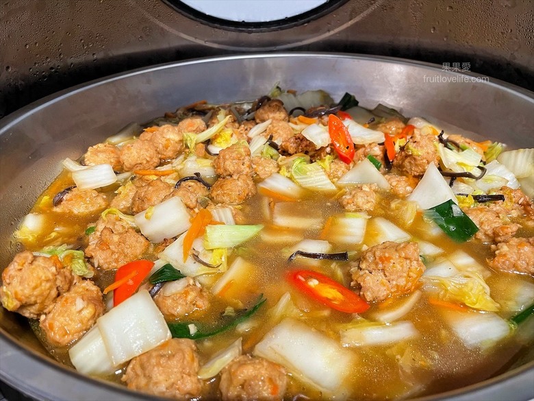 點我看大圖 超狂的牛排店,有超豐富的吃到飽自助吧,連義式手工披薩、越式牛肉河粉都是吃到飽