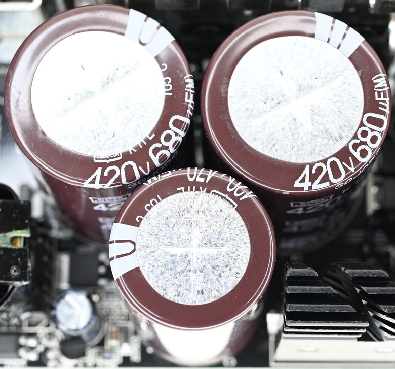 FSP HYDRO PTM PRO 1650W白金全模組化電源開箱