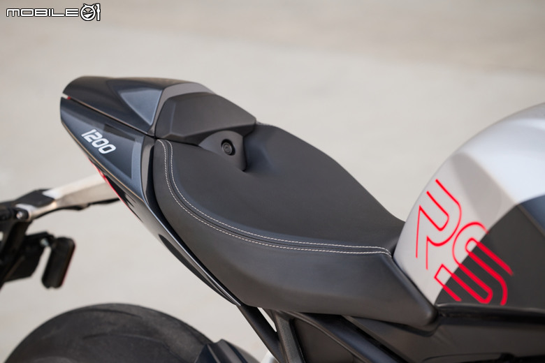 【海外新訊】三缸街頭悍將再進化！2025年式Triumph Speed Triple 1200 RS發表！