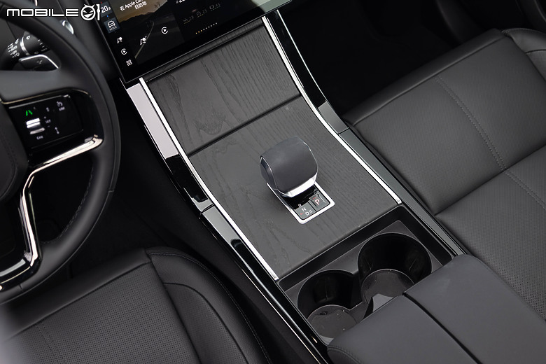 Range Rover Velar 新年式試駕|主流中的感性選擇,依舊散發與眾不同的優美身段!
