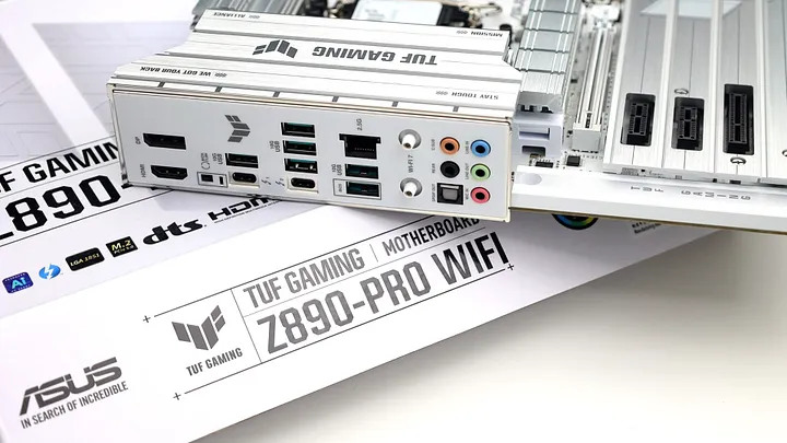 點我看大圖 萬元出頭的銀白主機板 ASUS TUF GAMING Z890-PRO WIFI