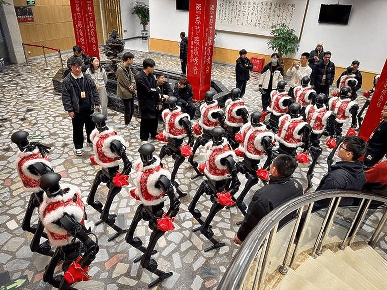 央視春晚《秧BOT》機械人表演 張藝謀導演
