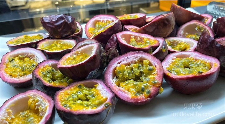 點我看大圖 超狂的牛排店,有超豐富的吃到飽自助吧,連義式手工披薩、越式牛肉河粉都是吃到飽