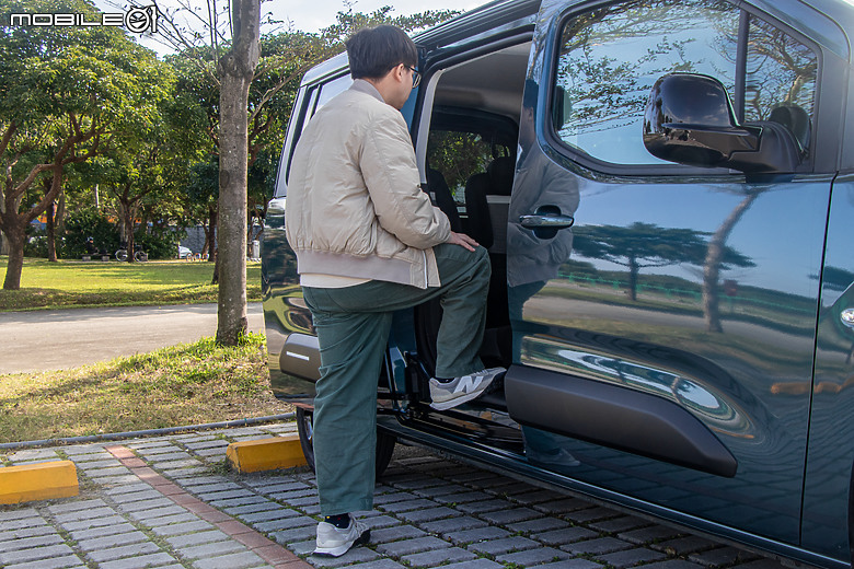 百萬級商旅明日之星的競爭！Citroen Berlingo XL vs. Ford Tourneo Connect