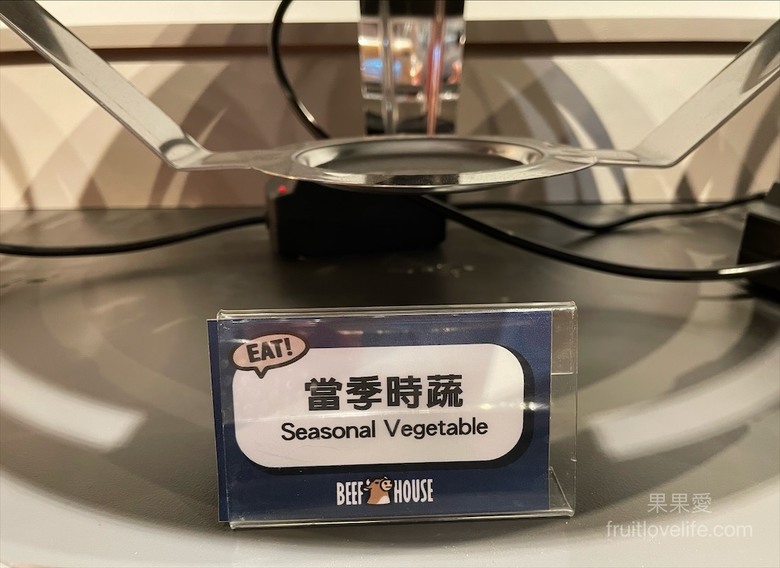 點我看大圖 超狂的牛排店,有超豐富的吃到飽自助吧,連義式手工披薩、越式牛肉河粉都是吃到飽
