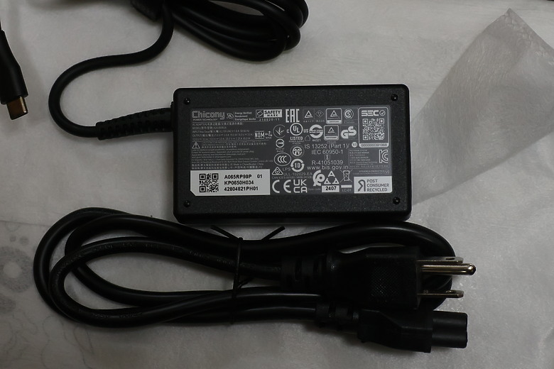 點我看大圖 不到一公斤還能裝2支SSD的商務筆電 Acer SFL14-54M-760F 開箱拆機