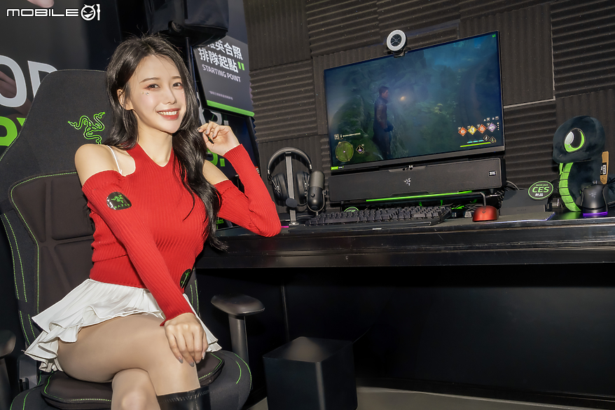 點我看大圖 【採訪】啦啦隊女神李雅英化身一日店長 親身體驗 Razer CES 新品就在 TpGS!