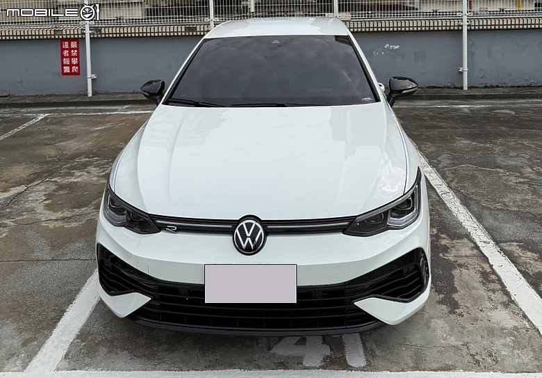 點我看大圖 都市野獸 Golf R 、低調奢華 3M極透+極黑