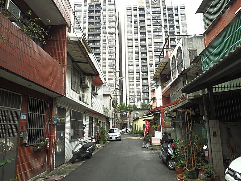 忠貞新村文化園區、異域故事館、太武新村眷村文化園區、中原文創園區、中庄吊橋與大漢溪山豬湖生態親水園區,吃吃喝喝之阿嬌米干與久留米日式咖哩 — 寒流來襲之中壢大溪一日遊
