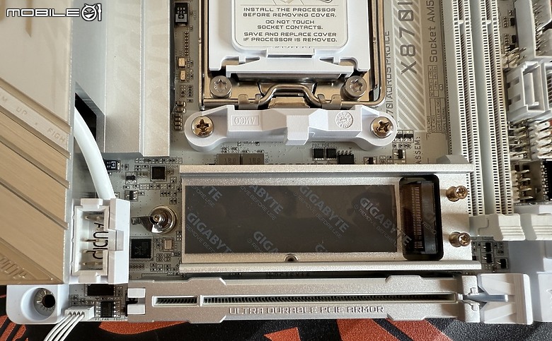 ITX/MATX 白色小海景好夥伴X870I AORUS PRO ICE 開箱