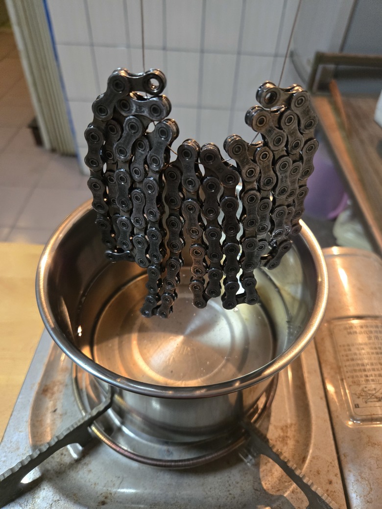 [DIY]自己DIY用石蠟給鍊條潤滑