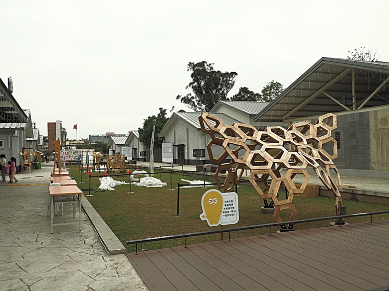 忠貞新村文化園區、異域故事館、太武新村眷村文化園區、中原文創園區、中庄吊橋與大漢溪山豬湖生態親水園區,吃吃喝喝之阿嬌米干與久留米日式咖哩 — 寒流來襲之中壢大溪一日遊