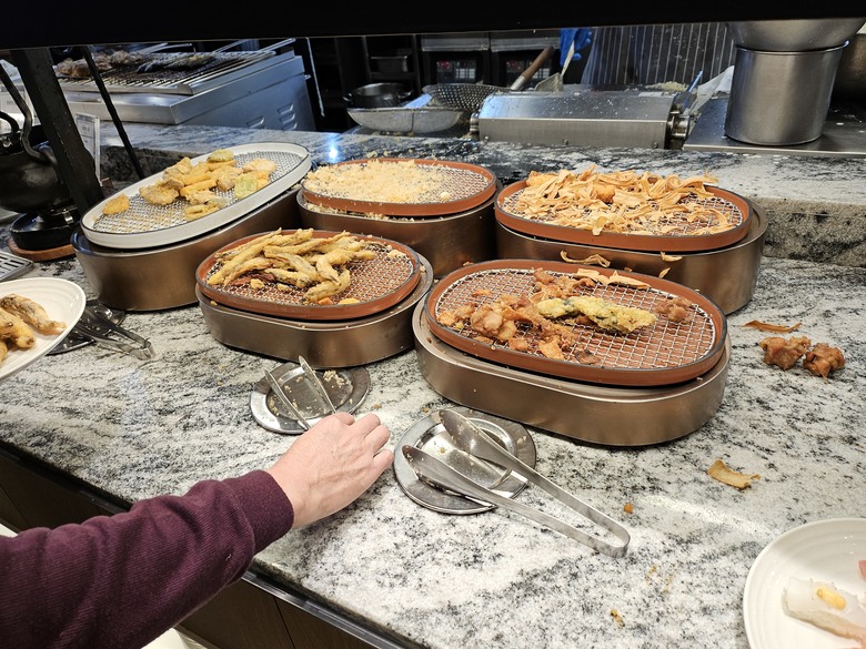 【小惡魔畫蛇添福】連兩天的回娘家大餐 - 饗食天堂 (桃園店) v.s 漢來海港 (天母Sogo店)