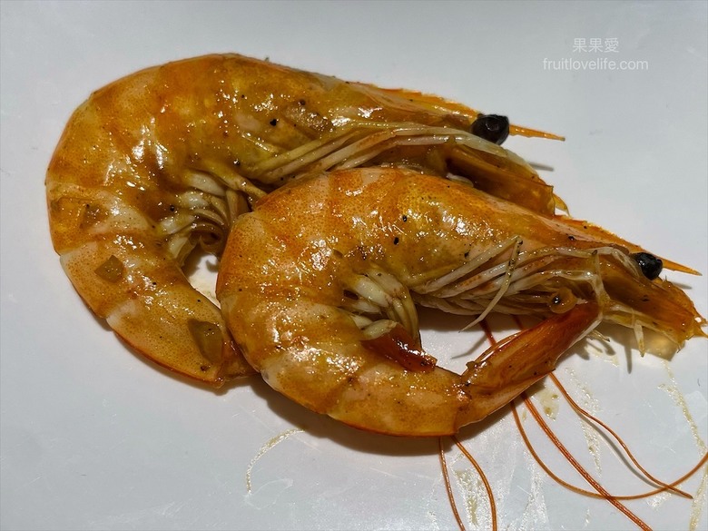 點我看大圖 超狂的牛排店,有超豐富的吃到飽自助吧,連義式手工披薩、越式牛肉河粉都是吃到飽