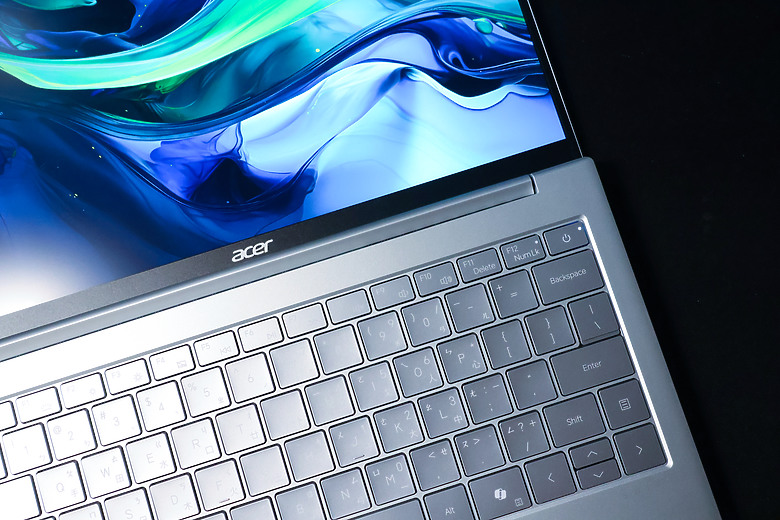 點我看大圖 不到一公斤還能裝2支SSD的商務筆電 Acer SFL14-54M-760F 開箱拆機