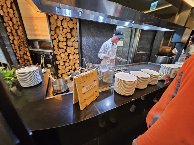 【小惡魔畫蛇添福】連兩天的回娘家大餐 - 饗食天堂 (桃園店) v.s 漢來海港 (天母Sogo店)