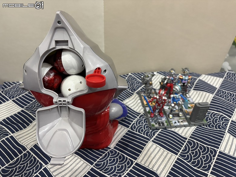 【小惡魔畫蛇添福】超人力霸王超人迷尖叫！7-11超人力霸王扭蛋機：一扭開啟童年夢想