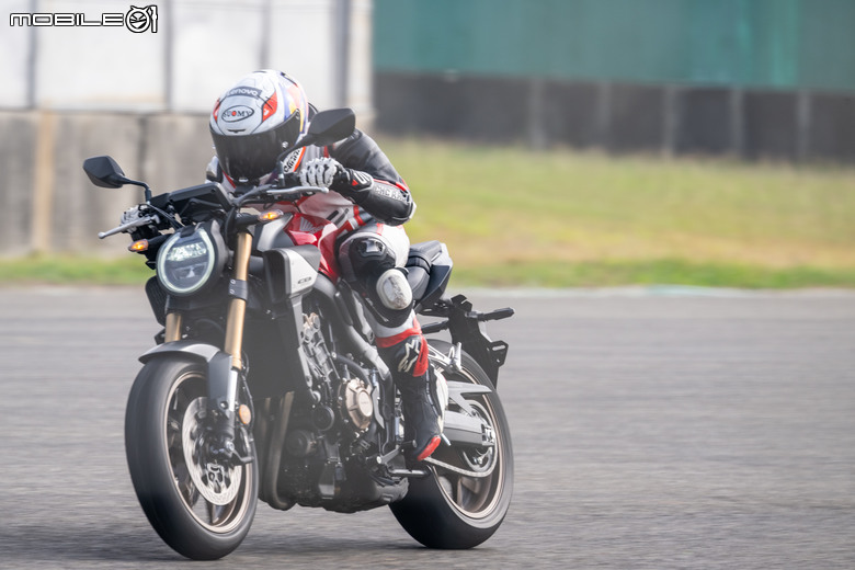 HONDA CB650R、CBR650 E-Clutch 試駕|想熄火都難!打破操作藩籬,普及騎乘樂趣!