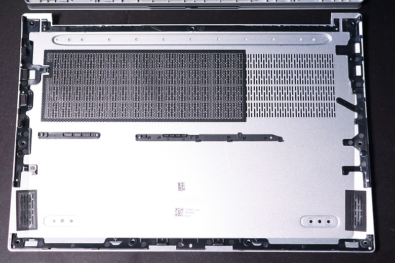 點我看大圖 不到一公斤還能裝2支SSD的商務筆電 Acer SFL14-54M-760F 開箱拆機