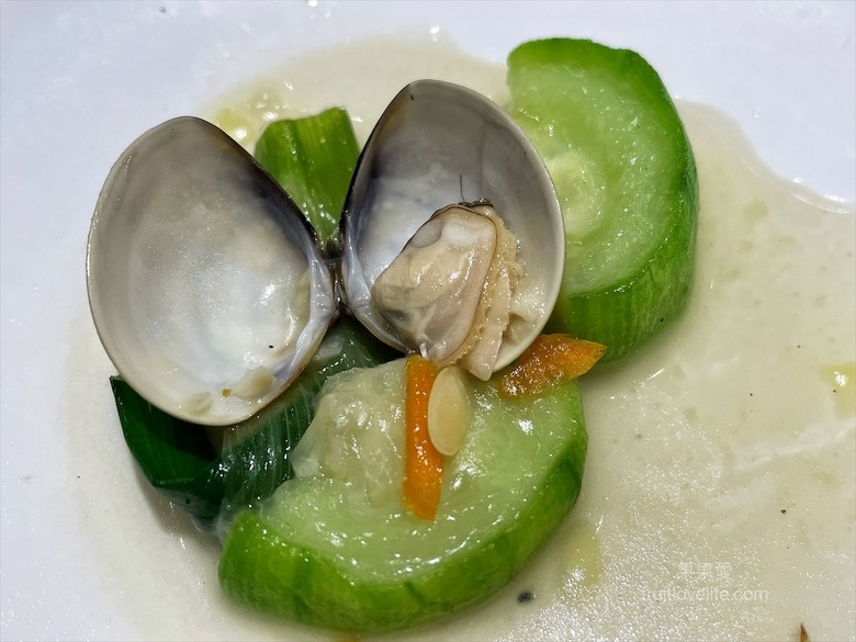 點我看大圖 超狂的牛排店,有超豐富的吃到飽自助吧,連義式手工披薩、越式牛肉河粉都是吃到飽