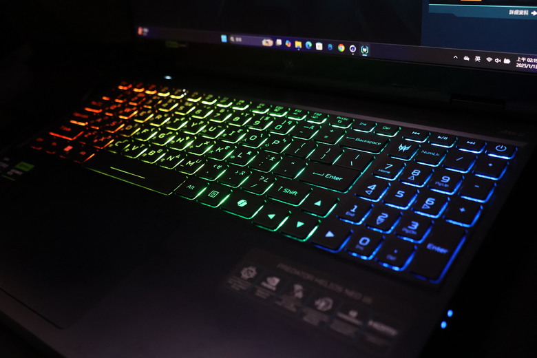 開啟宏碁信仰大門 16吋電競i9 180Hz筆電 Acer Predator Helios Neo 16 (PHN16-72-93J4) 開箱拆機