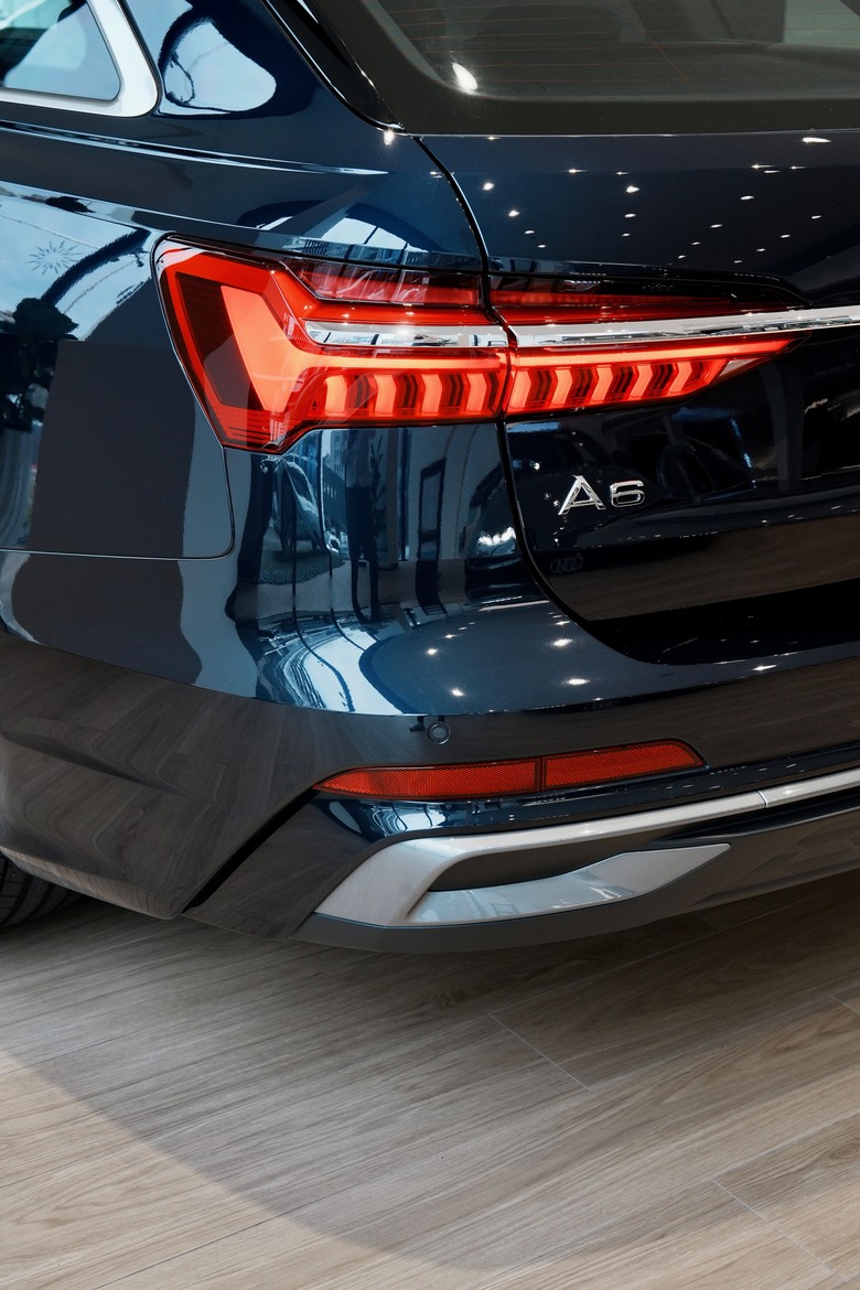 無垠藍圖，勾勒優雅馭行——Audi A6 Avant 40 TFSI S line｜金屬無垠藍 Firmament Blue 5U｜實車分享