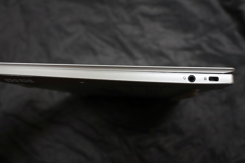點我看大圖 不到一公斤還能裝2支SSD的商務筆電 Acer SFL14-54M-760F 開箱拆機