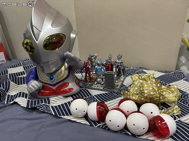 【小惡魔畫蛇添福】超人力霸王超人迷尖叫！7-11超人力霸王扭蛋機：一扭開啟童年夢想