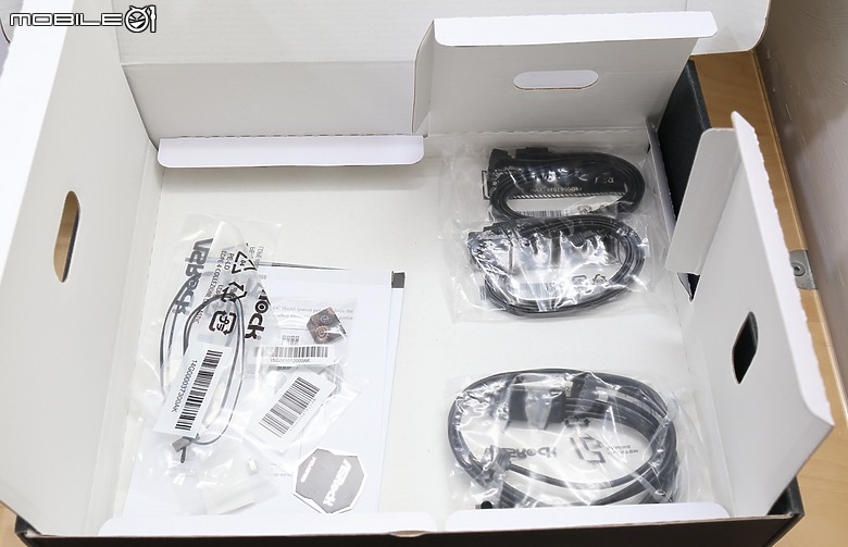 點我看大圖 10年磨一劍 OCF 回歸整併太極 ASR 華擎 Z890 Taichi OCF 開箱