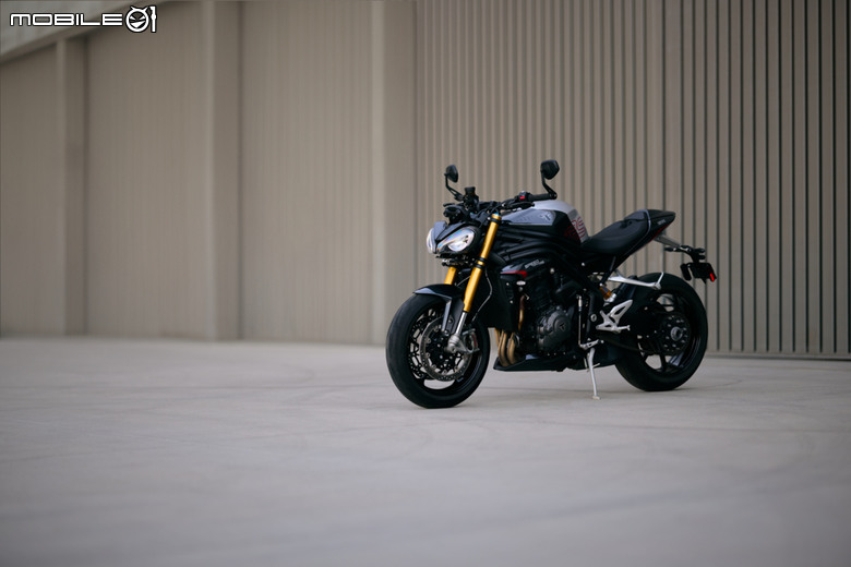 【海外新訊】三缸街頭悍將再進化!2025年式Triumph Speed Triple 1200 RS發表!