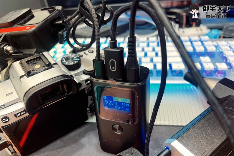 開箱|Choetech B701 10000mAh 數位顯示 PD30W 行動電源 - 自帶螢幕且 30W 快充,讓用戶免檢測器知道充電功率!
