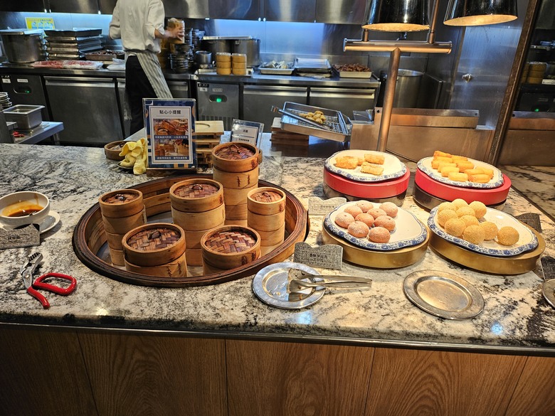 【小惡魔畫蛇添福】連兩天的回娘家大餐 - 饗食天堂 (桃園店) v.s 漢來海港 (天母Sogo店)