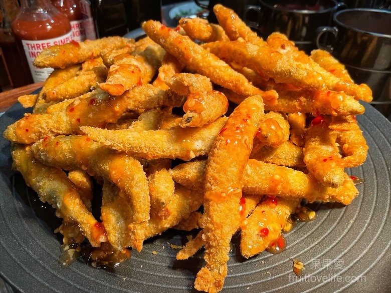 點我看大圖 超狂的牛排店,有超豐富的吃到飽自助吧,連義式手工披薩、越式牛肉河粉都是吃到飽